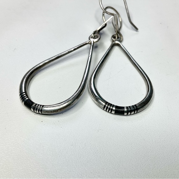 Vintage Sterling Silver Jet Inlay Long Dangle Earrings - Picture 2 of 5